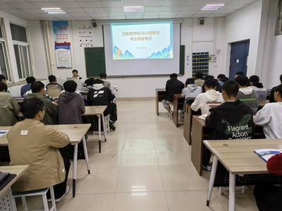 互聯網學院組織《學生手冊》考試 強化學生規范意識
